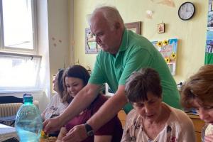 2023-05-31 Posezení, Milka a Jenda slaví 70 let